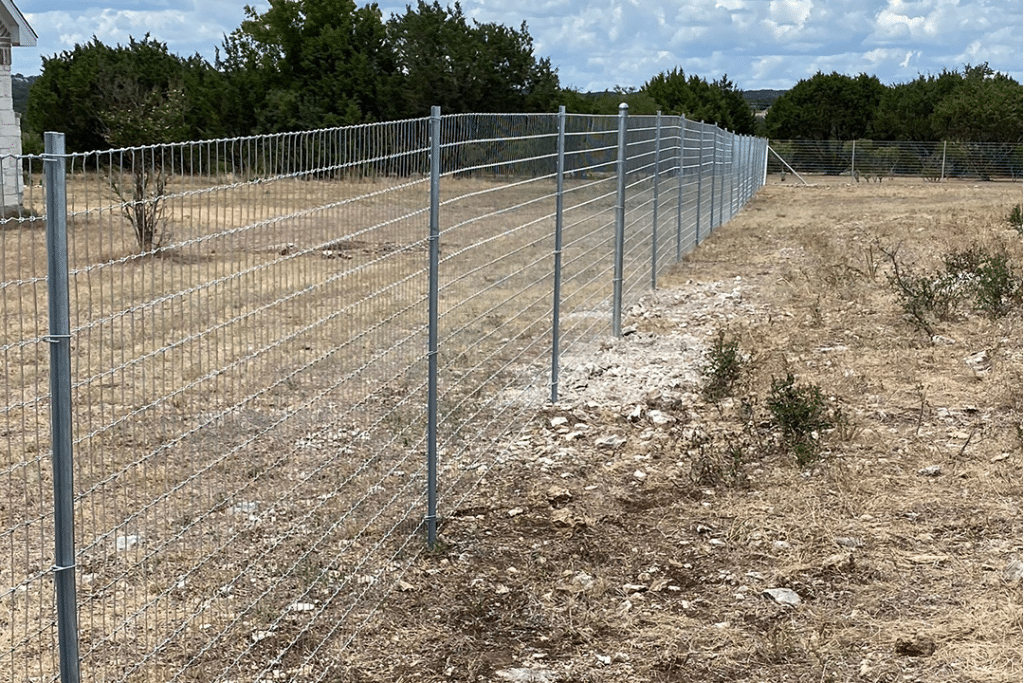 Rectangular Wire Mesh Fence with Closely Spaced 2″ X 4″ Openings